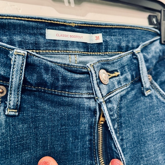 Levi’s Women’s Classic Bootcut Jeans SZ 32 Dark Blue Wash like new! - Picture 7 of 12